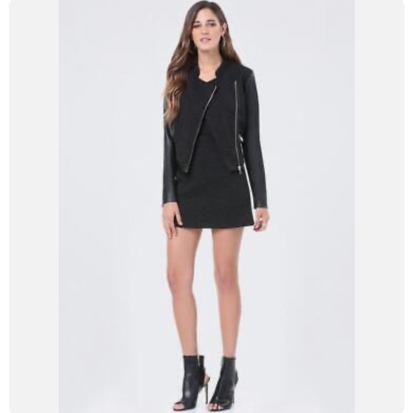 bebe | Embossed Quilted Floral A-line Mini Skirt Black LG - Picture 1 of 10